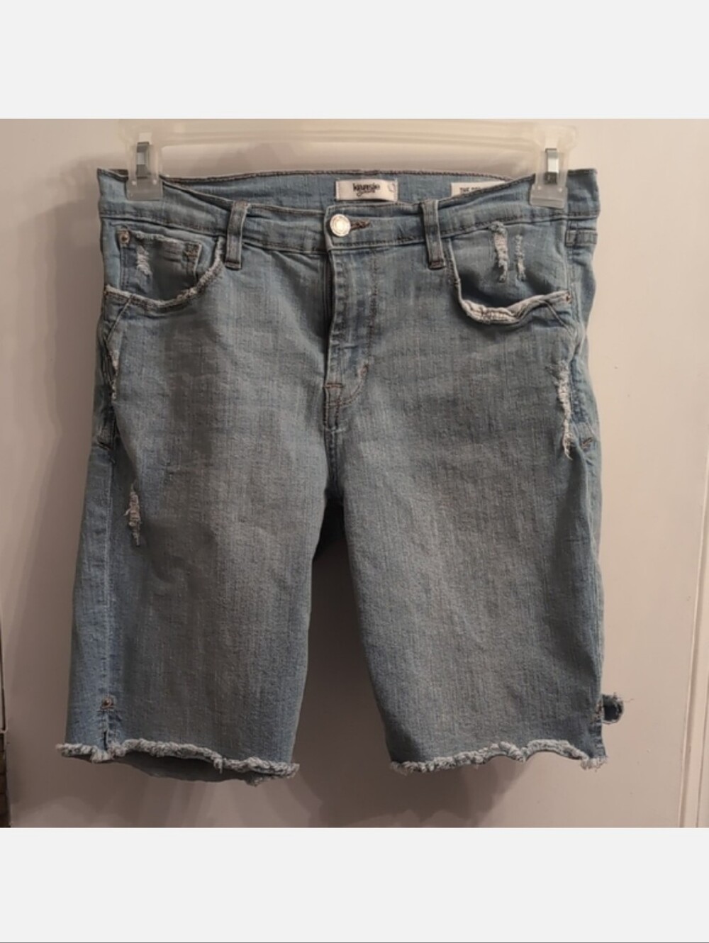Kensie Denim The Bermuda Shorts with Frayed Detail Light Wash Size 8/29